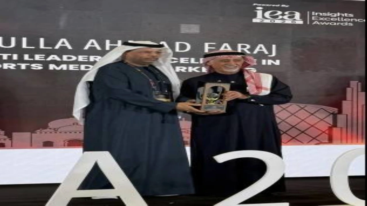 إنجاز إماراتي جديد.. عبدالله أحمد فرج يحصد جائزة التميز في الإعلام والتسويق الرياضي